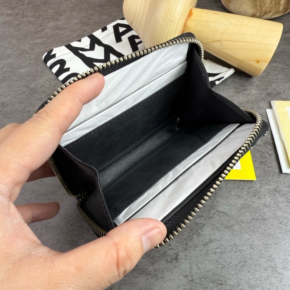NWT Marc Jacobs Monogram Zip Around Card Case - Picture 5 of 6